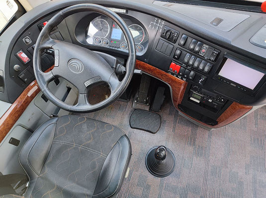 Роскошные розовые подержанные автобусы Euro 5 LHD Б/у дизельный автобус-шаттл на продажу