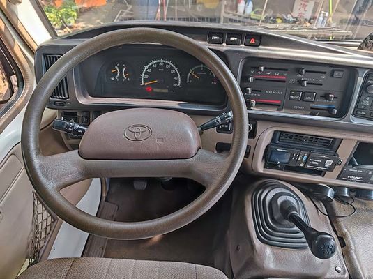 20 мест Подержанный автобус Toyota 120 км/ч LHD Подержанный автобус с левым рулем