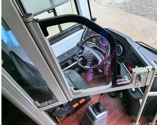 48-местный длинный автобус с максимальной скоростью 100 км/ч и механической коробкой передач, б/у модель