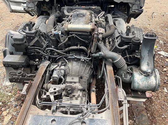 Подержанный грузовик ISUZU ELF 600P 700P Легкий грузовик 175 л.с. Дизельный двигатель 4KH1 с 3 сиденьями и 2 дверями