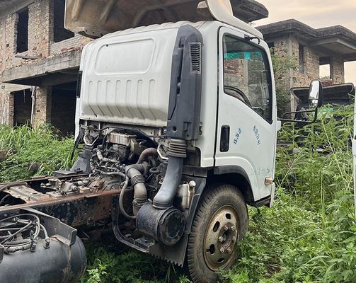 Подержанный грузовик Isuzu ELF 600p Грузовик 4KH1 Дизельный двигатель и белый кузов