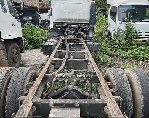 Подержанный грузовик Isuzu ELF 600p Грузовик 4KH1 Дизельный двигатель и белый кузов