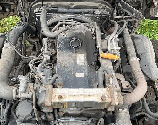 Подержанный грузовик Isuzu ELF 600p Грузовик 4KH1 Дизельный двигатель и белый кузов